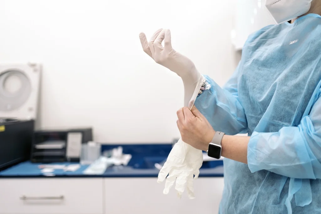 ขั้นตอนการฉีดฟิลเลอร์น้องชายที่ Lover Clinic